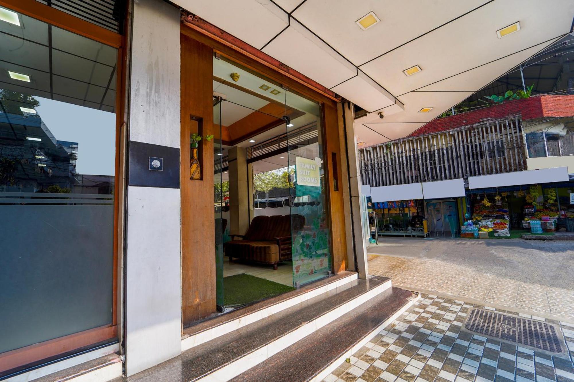 Super Townhouse City Center Ernakulam Kochi Zewnętrze zdjęcie